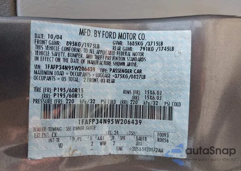 2005 Ford Focus Zx4 z USA, uszkodzony, nr VIN 1FAFP34N95W206439